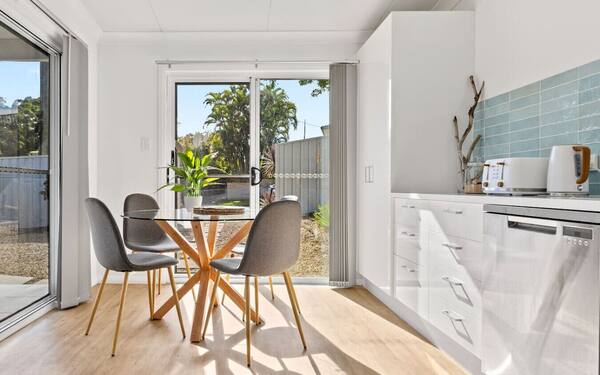 Stylish Coffs Central Retreat, Near Beach, Sleep 6