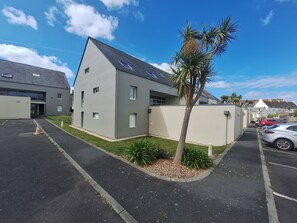 Exterior - Vrbo Property (Roscoff)