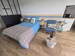 Room - Vrbo Property (Roscoff)