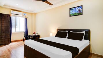 1 bedroom, desk, bed sheets