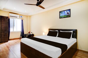 1 bedroom, desk, bed sheets - Super Collection O Last Gate (Guwahati)