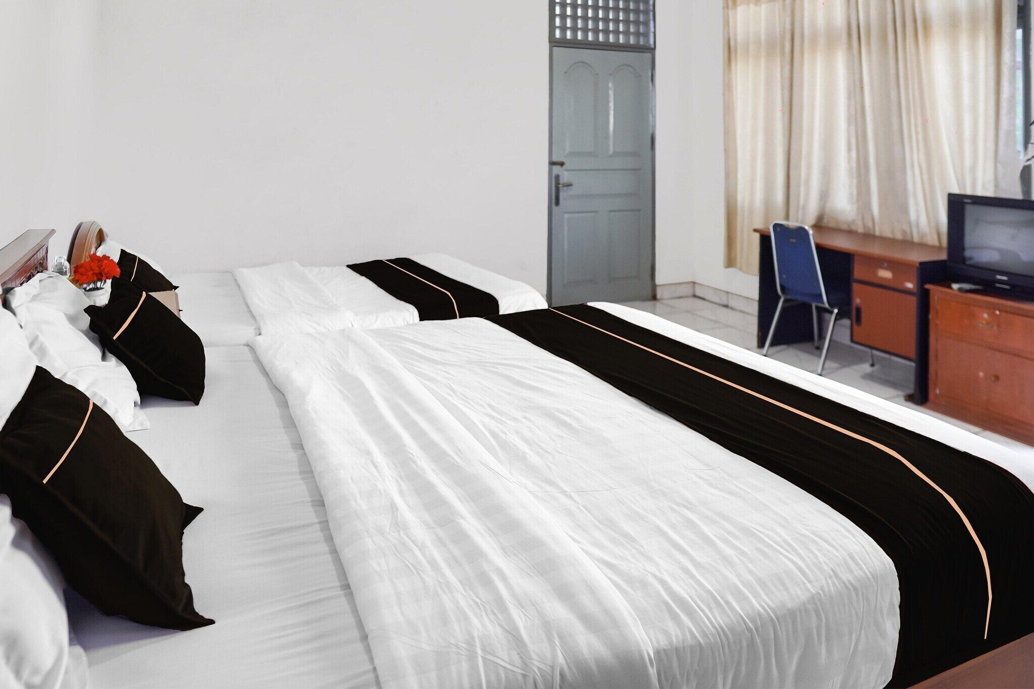 1 bedroom, desk, free WiFi, bed sheets
