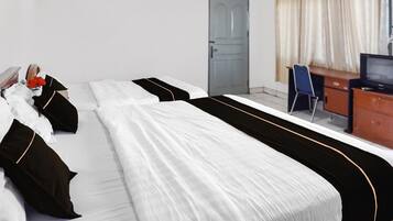 1 bedroom, desk, free WiFi, bed sheets