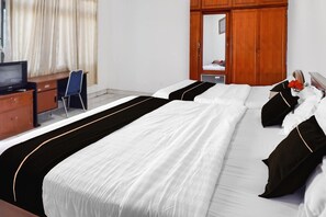 Room - Cozy Double Escape W/ Free WiFi and Parking (Padang)