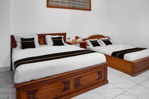 Room - Cozy Double Escape W/ Free WiFi and Parking (Padang)