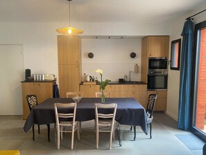 Private kitchen - Un Zèbre en Ville, apartment with planted terrace in the heart of Toulouse (Toulouse)