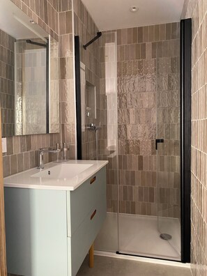 Bathroom - Vrbo Property (Toulouse)