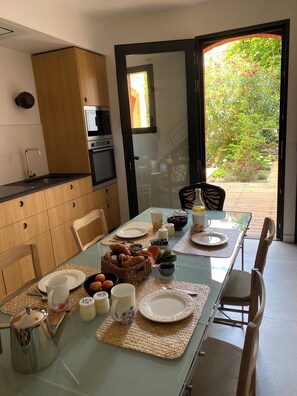 Dining - Vrbo Property (Toulouse)