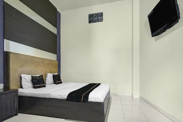 1 bedroom, desk, free WiFi, bed sheets