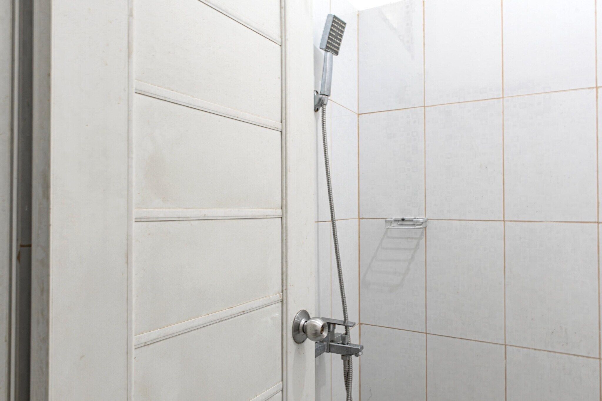 Shower, bidet, towels