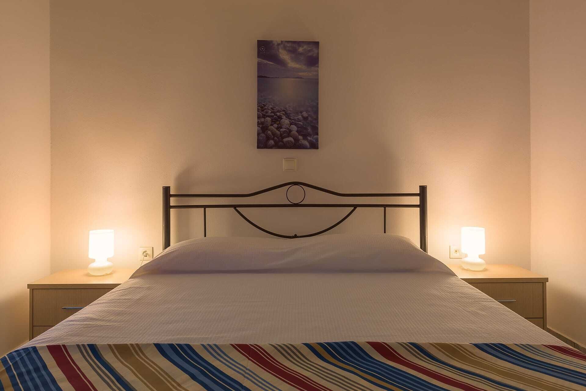 Iron/ironing board, free WiFi, bed sheets