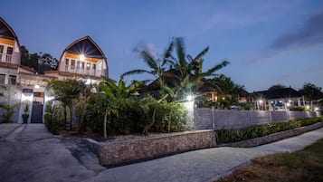 Classic Villa, 2 Bedrooms, Pool View | Property grounds