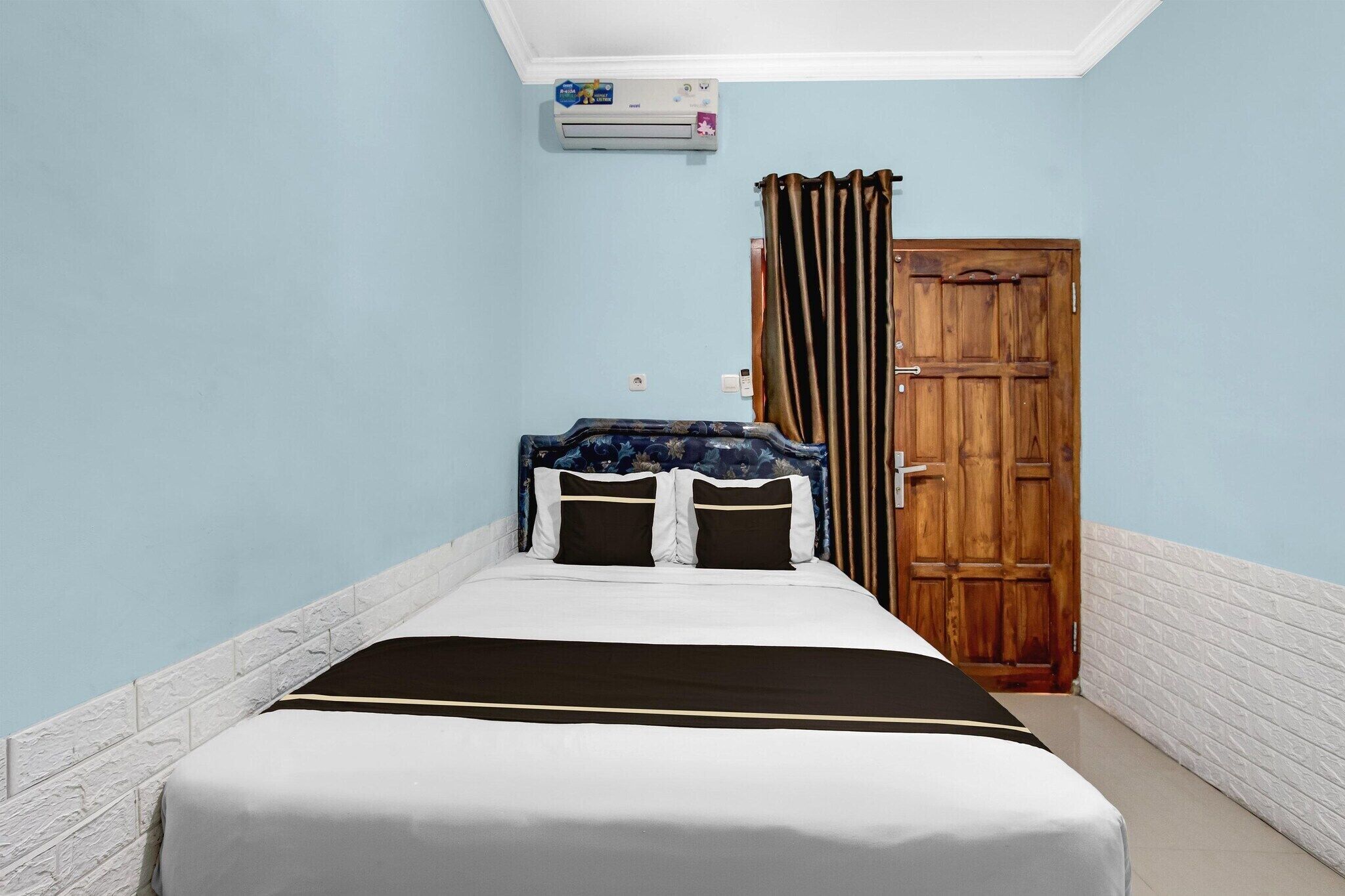 1 bedroom, desk, free WiFi, bed sheets