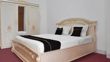 1 bedroom, desk, free WiFi, bed sheets