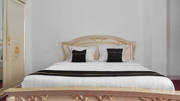1 bedroom, desk, free WiFi, bed sheets