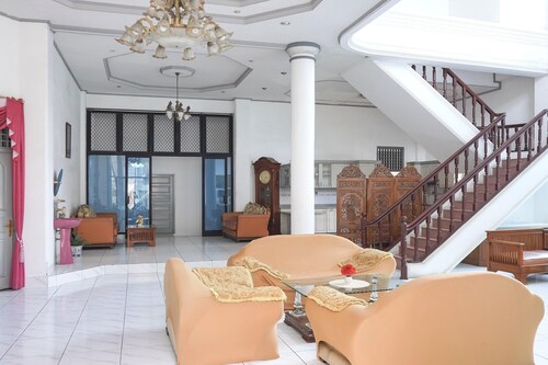 Stylish DBL Suite Escape W/ Free WiFi and Parking