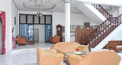 Stylish DBL Suite Escape W/ Free WiFi and Parking