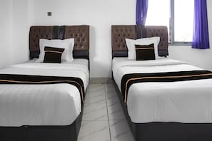 1 bedroom, desk, free WiFi, bed sheets - Cozy Twin Escape with Free WiFi and Parking (Padang)