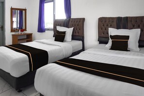 Room - Cozy Twin Escape with Free WiFi and Parking (Padang)