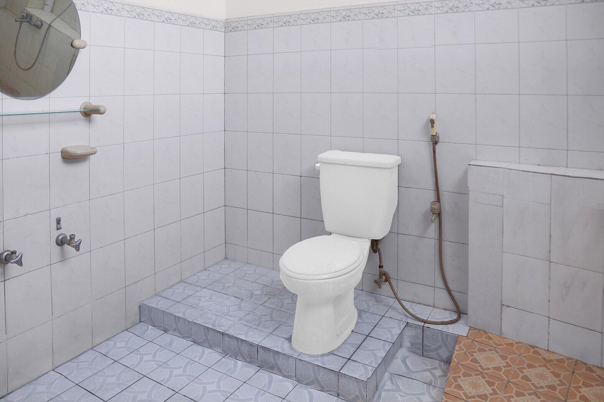 Douche, bidet, serviettes fournies