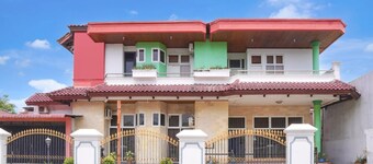 Luxury Family Stay with Extra Space and Free WiFi