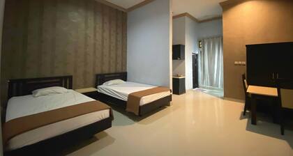 Stylish Delux Twin Stay with Free WiFi and Parking