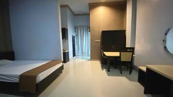 1 bedroom, desk, free WiFi, bed sheets
