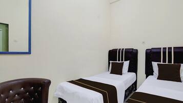 1 bedroom, desk, free WiFi, bed sheets