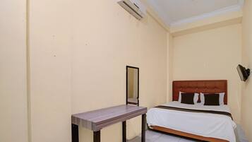1 bedroom, desk, free WiFi, bed sheets