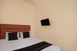 1 bedroom, desk, free WiFi, bed sheets