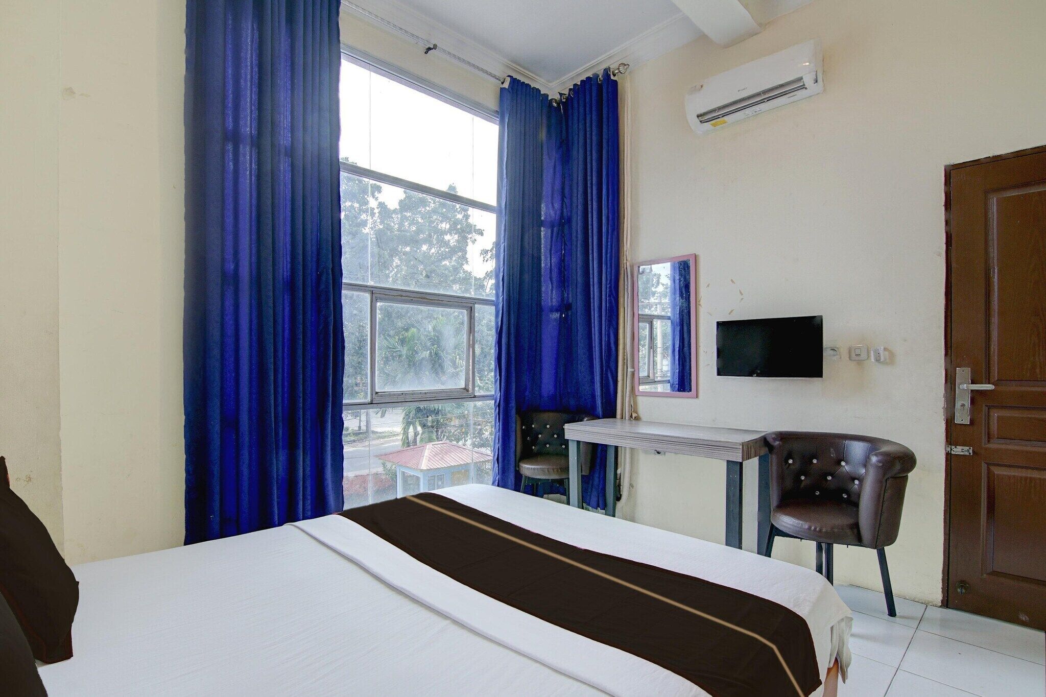 1 bedroom, desk, free WiFi, bed sheets