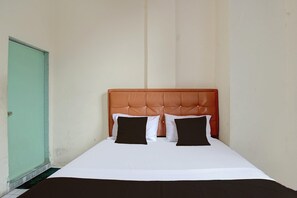 1 bedroom, desk, free WiFi, bed sheets