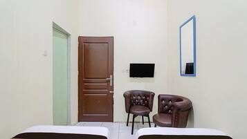 1 bedroom, desk, free WiFi, bed sheets