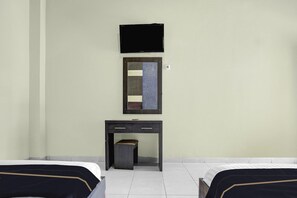 1 bedroom, desk, free WiFi, bed sheets