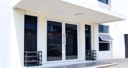 Escapade confortable Ă deux lits avec Wi-Fi et parking gratuits