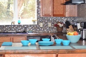 Private kitchen - Yosemite, River falls Retreat — Bass Lake (Oakhurst)