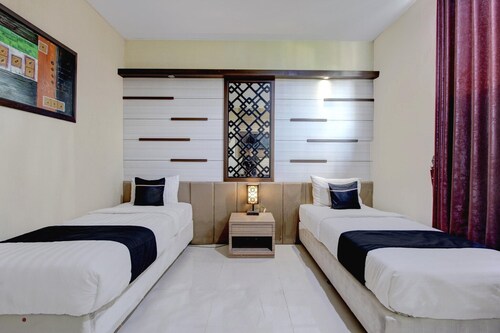 Luxury Twin Stay with Free WiFi and Parking