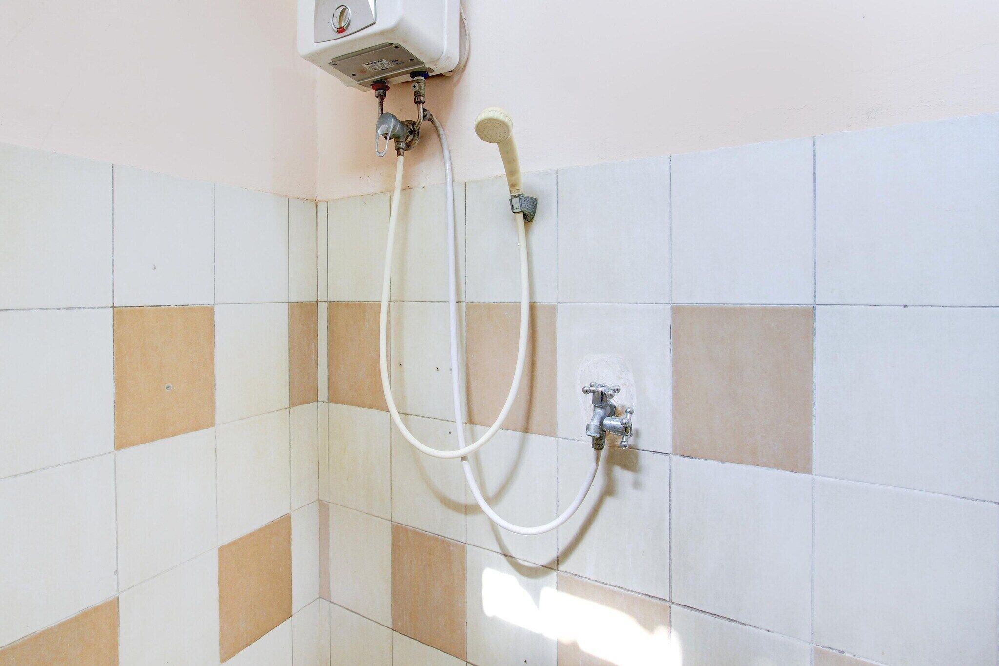 Douche, bidet, serviettes fournies