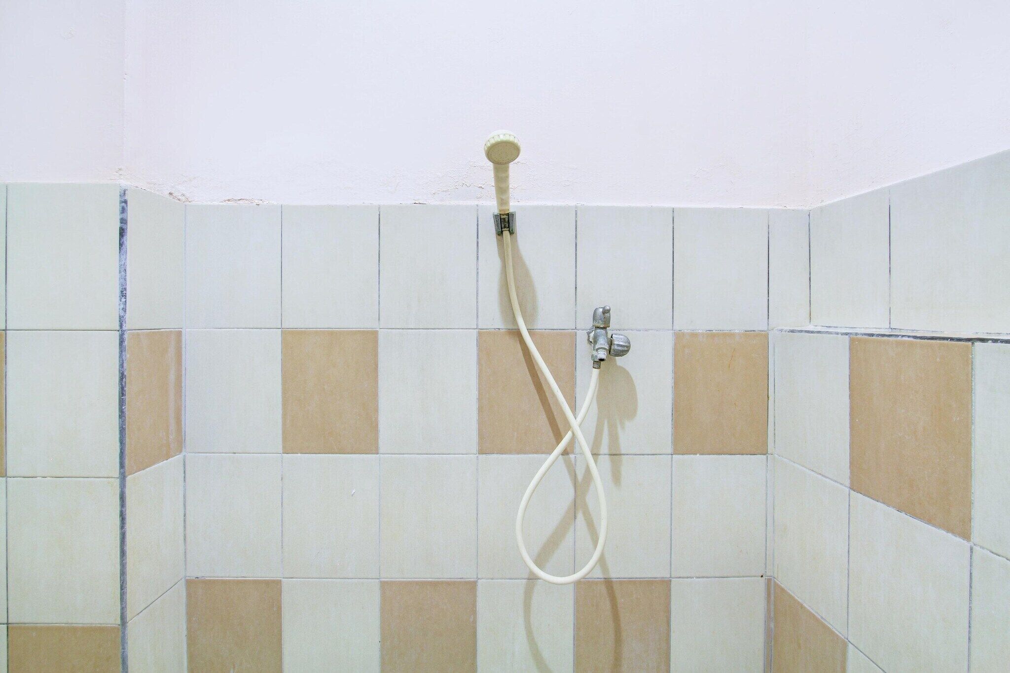 Douche, bidet, serviettes fournies