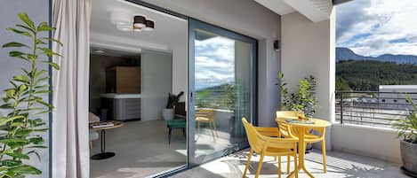 Apartment (A1) | Outdoor dining