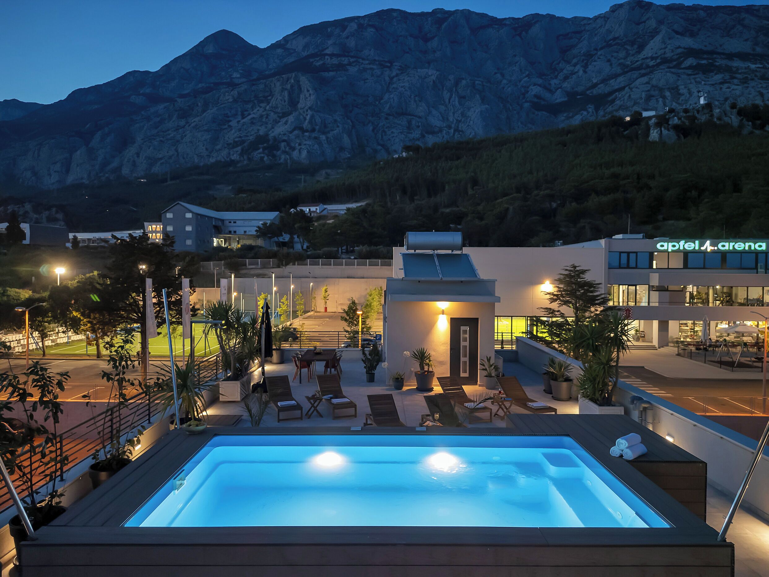 Outdoor pool, a heated pool, open open 24 hours, sun loungers