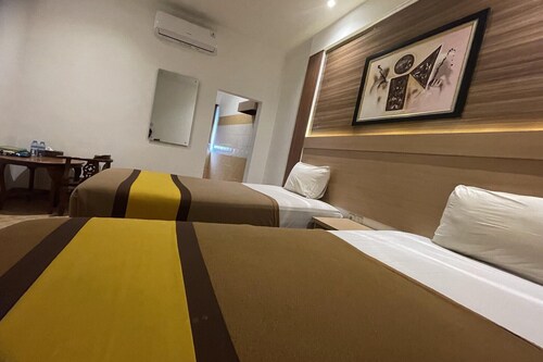 Elegant Deluxe Twin Escape Near Mall Panakkukang