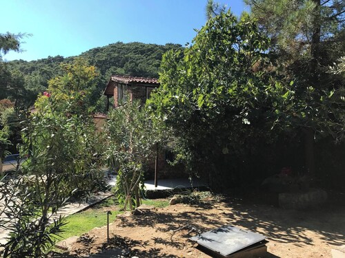 Amazing Stone House in Ida Mountain-must See!