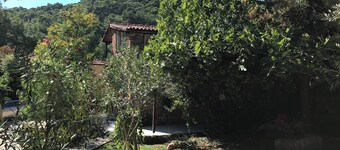 Amazing Stone House in Ida Mountain-must See!