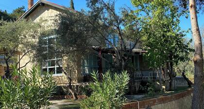 Amazing Stone House in Ida Mountain-must See!