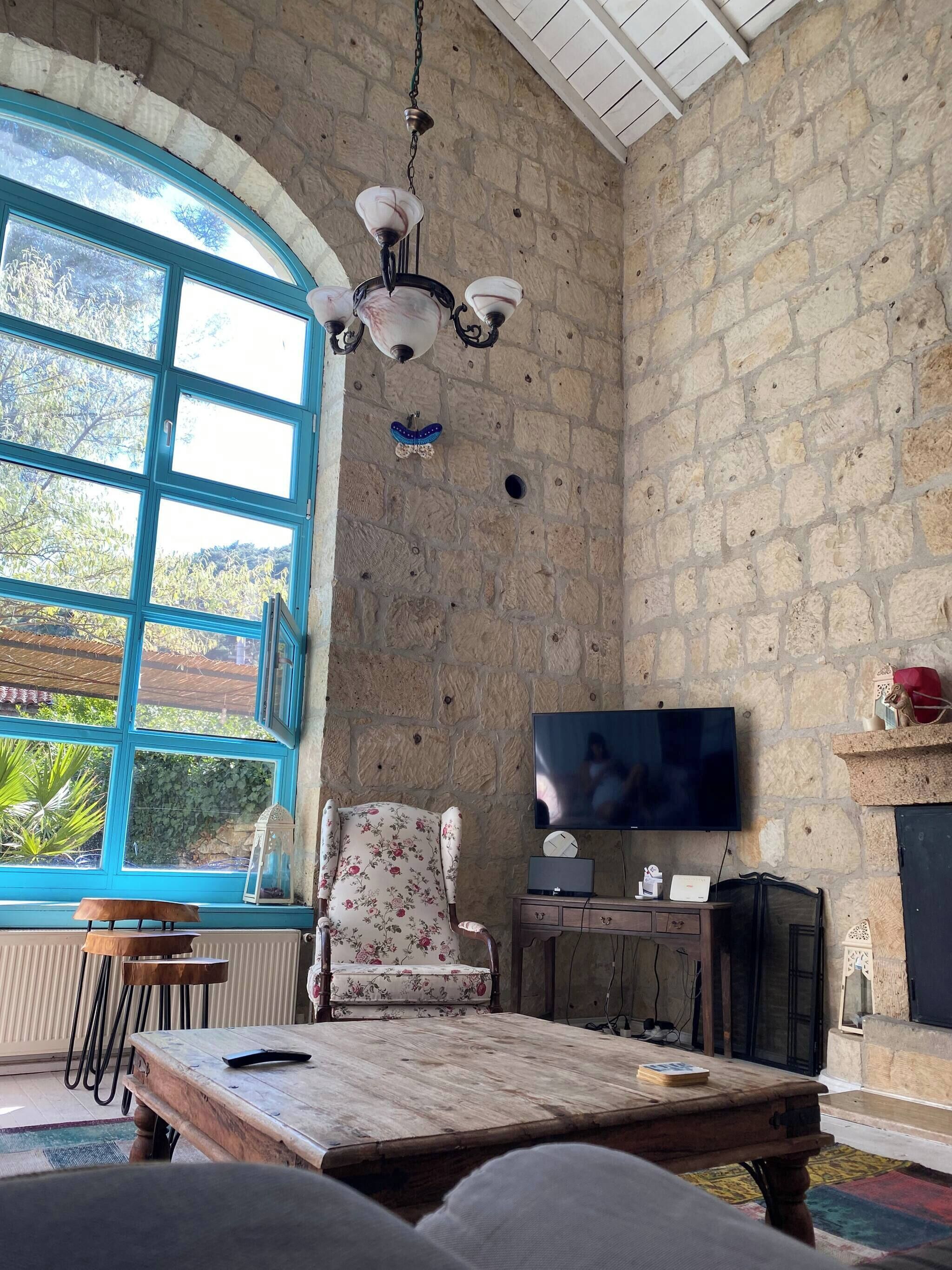 Villa, 3 Schlafzimmer, Balkon | Wohnzimmer | Bücher
