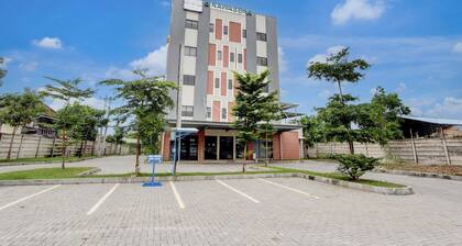 Stylish Deluxe Stay with Free WiFi and Parking