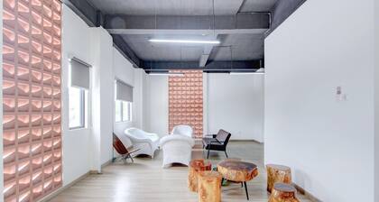 Luxury Twin Stay with Free WiFi and Parking