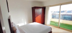 Studio Comfort - utsikt mot trädgården