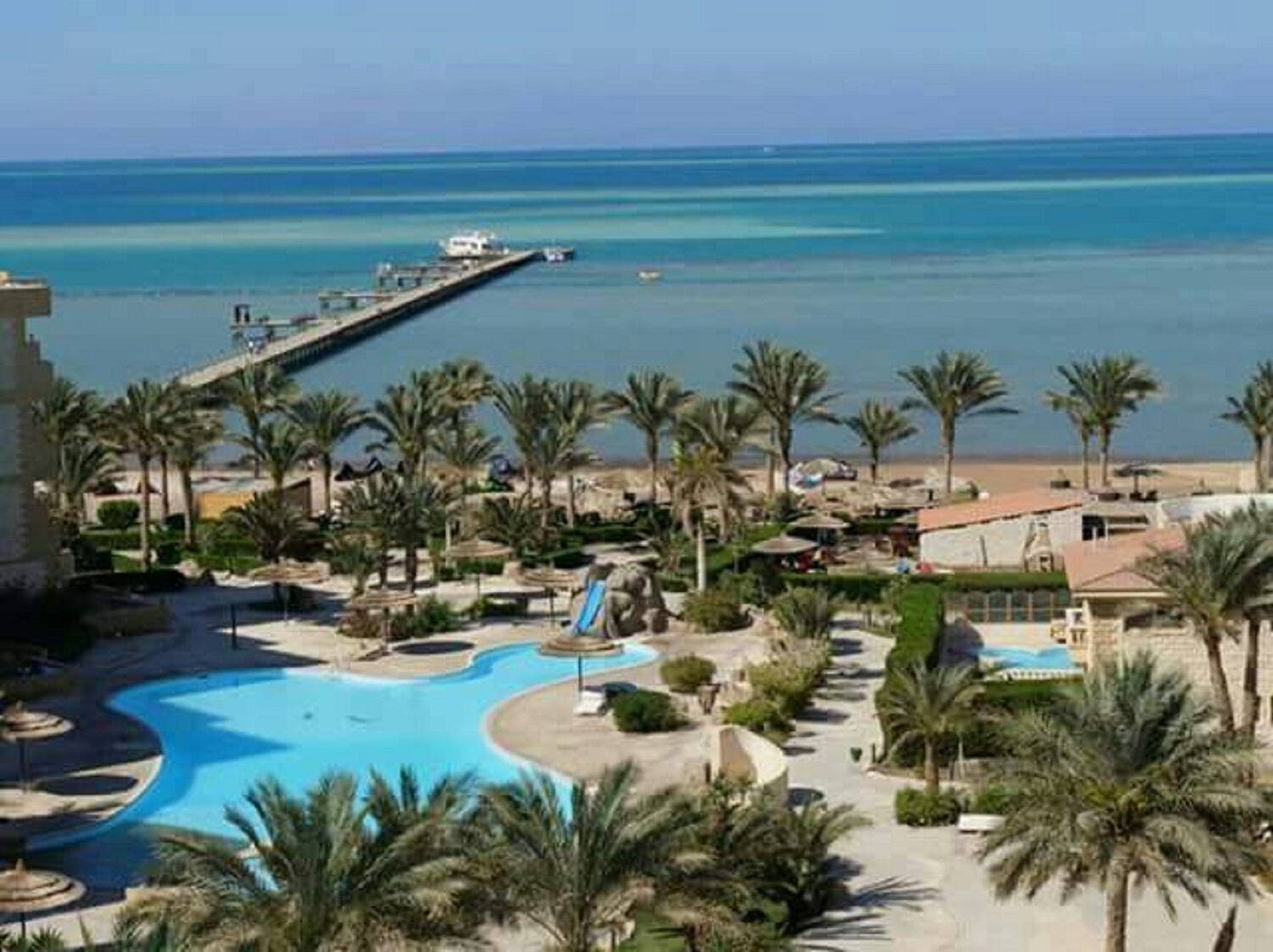 3 piscines extérieures